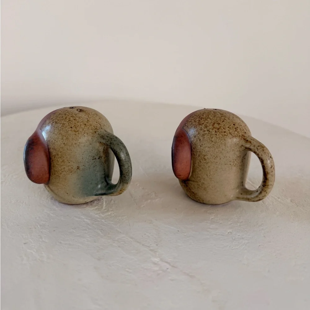 VINTAGE UCTCI CERAMIC ELEPHANT SALT/PEPPER SHAKERS WHIMSICAL STONEWARE‎ POTTERY